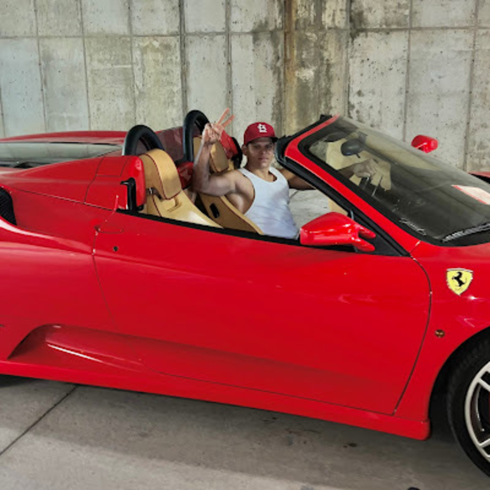 Meet your Posher, Yeison